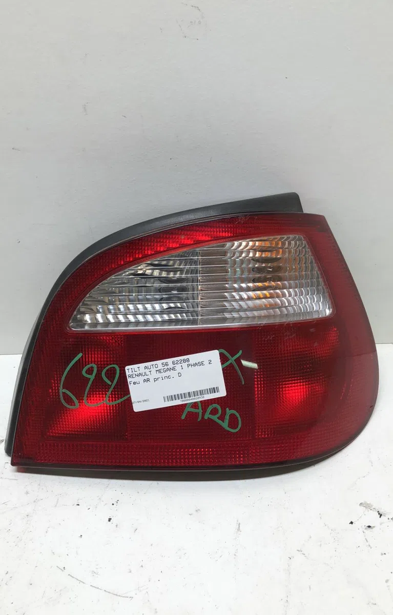 Feu arrière droit Renault MEGANE I (BA0-1_) 1.6 16v (ba04, ba0b, ba11, ba1j, ba16, ba19, ba1k, ba1v,... (1999-2002) occa