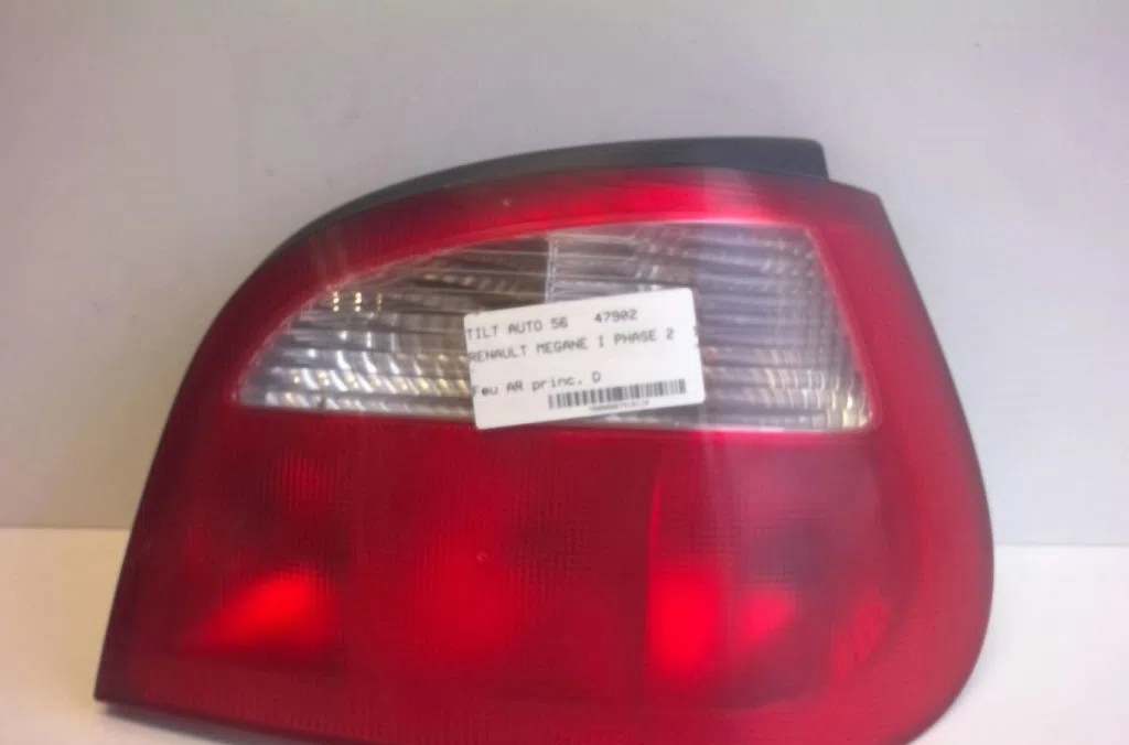 Feu arrière droit Renault MEGANE I (BA0-1_) 1.6 16v (ba04, ba0b, ba11, ba1j, ba16, ba19, ba1k, ba1v,... (1999-2002) occa