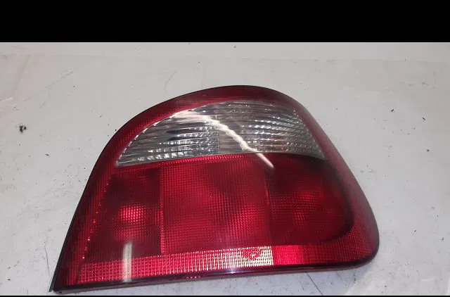 Feu arrière droit Renault MEGANE I (BA0-1_) 1.6 16v (ba04, ba0b, ba11, ba1j, ba16, ba19, ba1k, ba1v,... (1999-2002) occa