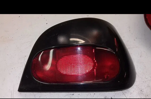 Feu arrière droit Renault MEGANE I (BA0-1_) 1.9 d eco (ba0a, ba0u, ba0r) (1996-2003) occasion