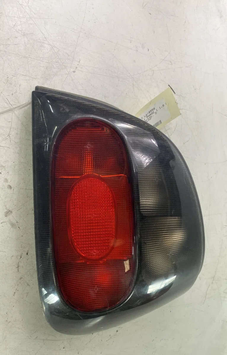 Feu arrière droit Renault MEGANE I (BA0-1_) 1.9 dti (ba08, ba0n) (1997-2001) occasion