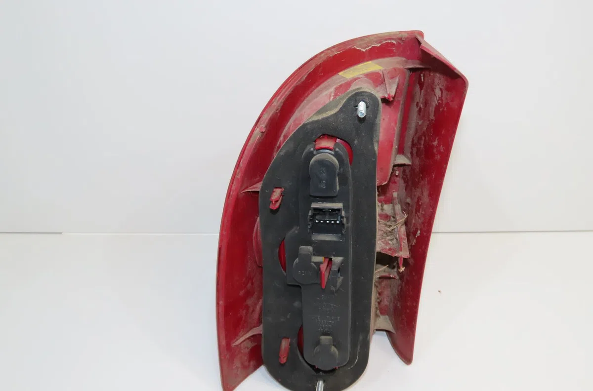 Feu arrière droit Renault MEGANE I Break (KA0-1_) 1.6 16v (ka0b, ka04, ka11) (1999-2003) occasion