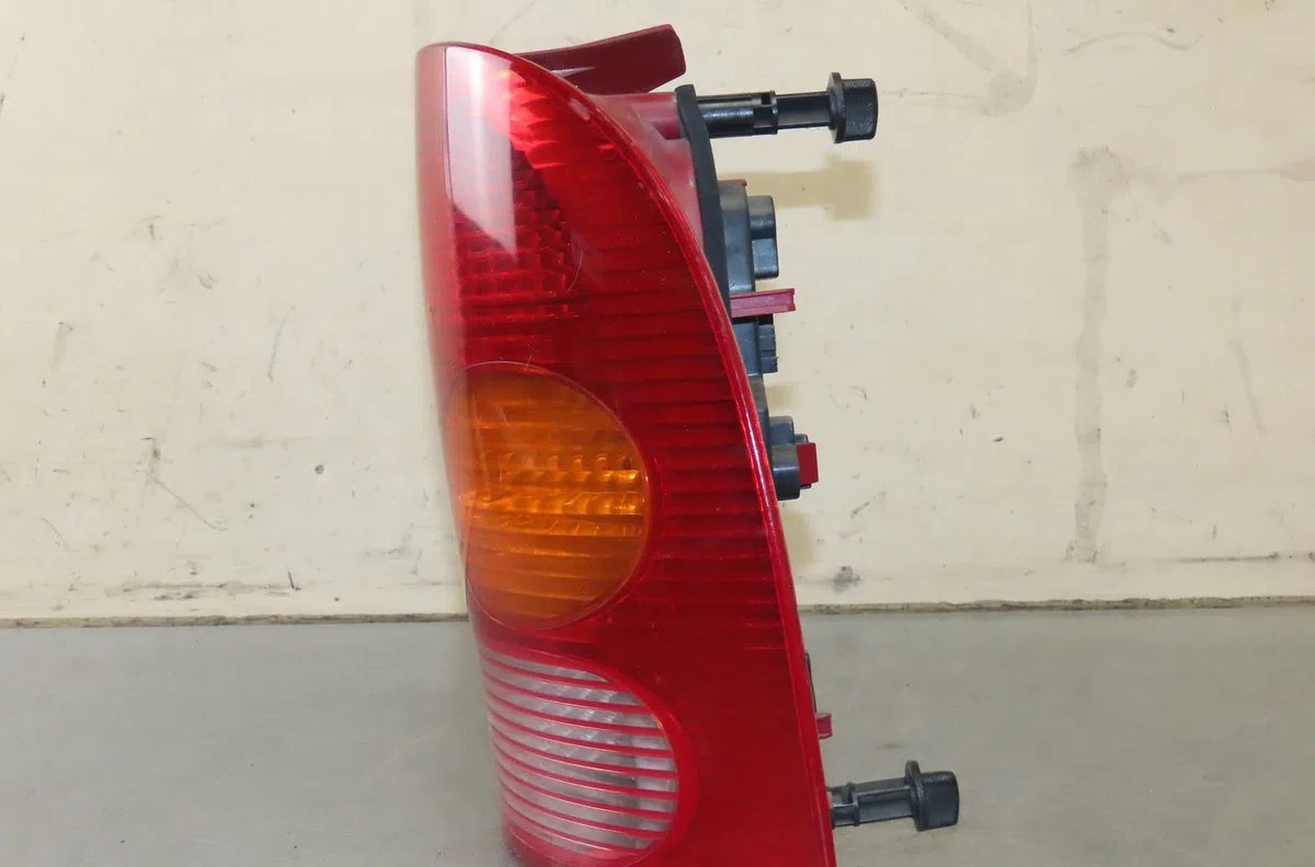 Feu arrière droit Renault MEGANE I Break (KA0-1_) 1.9 d (ka0j, ka0r) (1999-2003) occasion