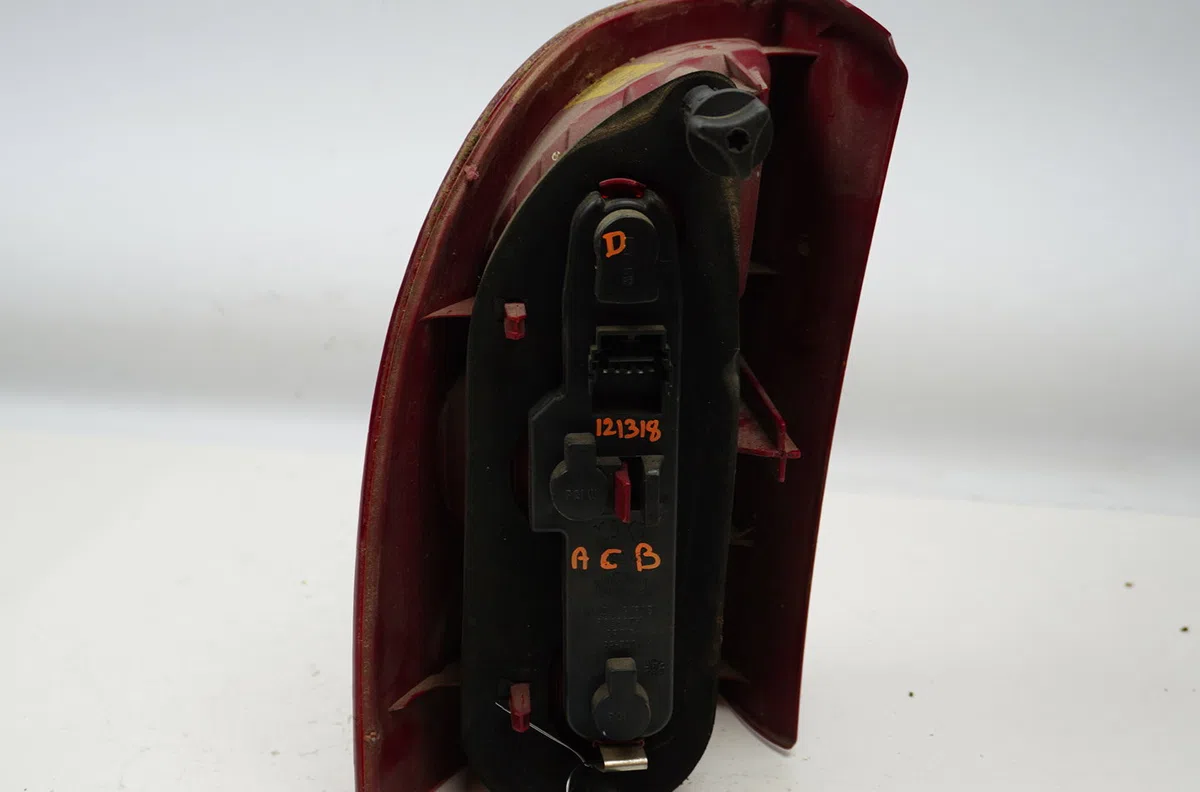 Feu arrière droit Renault MEGANE I Break (KA0-1_) 1.9 dci (ka05, ka1f) (2001-2003) occasion
