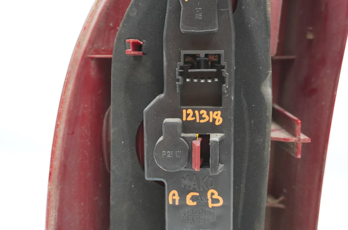 Feu arrière droit Renault MEGANE I Break (KA0-1_) 1.9 dci (ka05, ka1f) (2001-2003) occasion