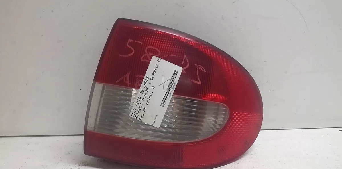 Feu arrière droit Renault MEGANE I Classic (LA0-1_) 1.4 16v (la0d, la1h, la0w, la10) (1999-2003) occasion