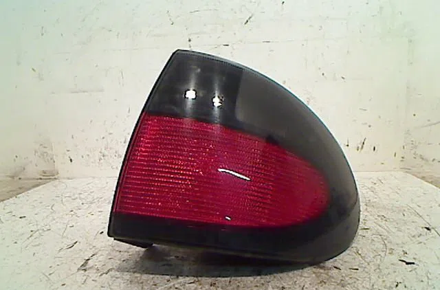 Feu arrière droit Renault MEGANE I Classic (LA0-1_) 1.6 e (la0f, la0s) (1996-1999) occasion