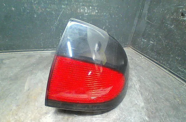 Feu arrière droit Renault MEGANE I Classic (LA0-1_) 1.6 e (la0f, la0s) (1996-1999) occasion