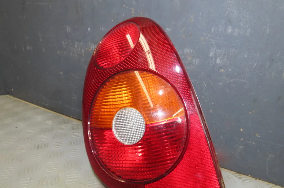 Feu arrière droit Renault MEGANE I Coupé (DA0-1_) 1.4 16v (da0d, da1h, da0w, da10) (1999-2003) occasion