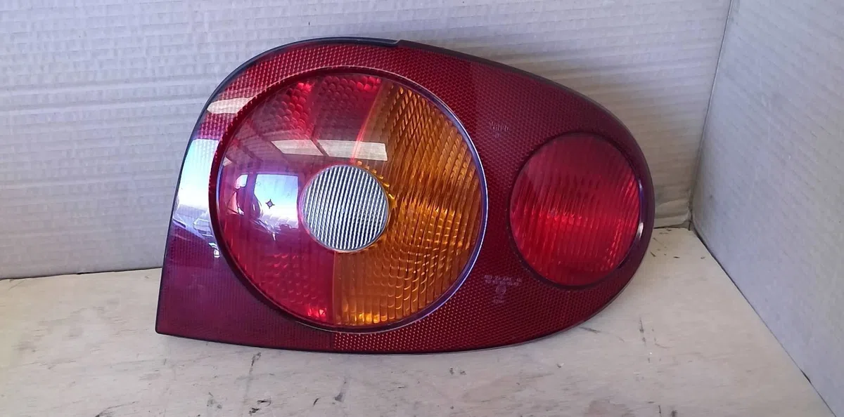 Feu arrière droit Renault MEGANE I Coupé (DA0-1_) 1.9 dci (da05, da1f) (2001-2003) occasion