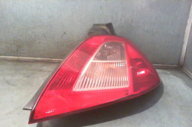 Feu arrière droit RENAULT MEGANE II 2003 occasion