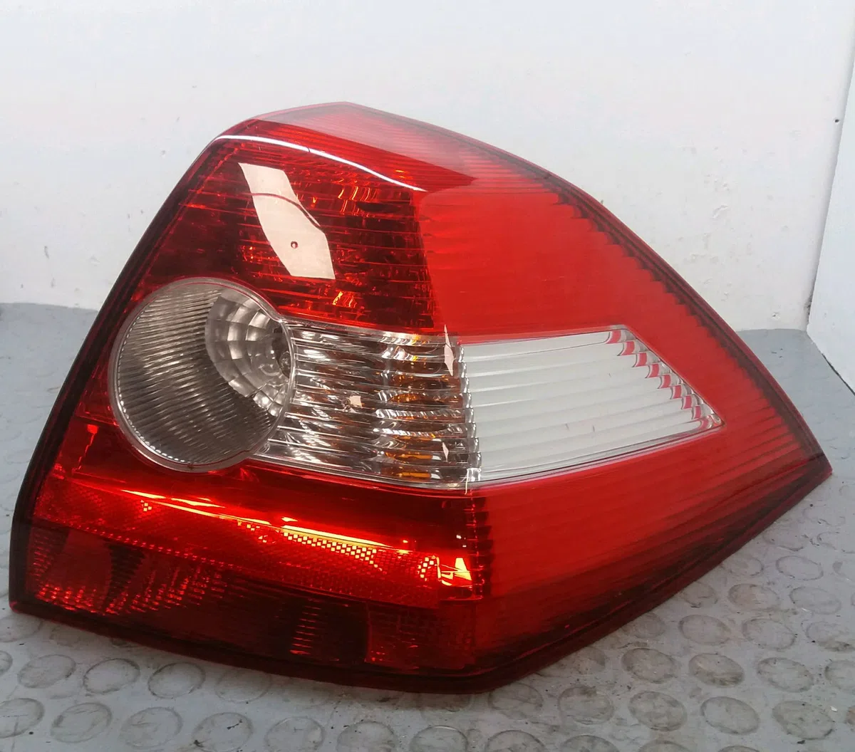 Feu arrière droit Renault MEGANE II A trois volumes (LM0-1_) 1.5 dci (lm0f, lm0t, lm2b) (2003-2010) occasion