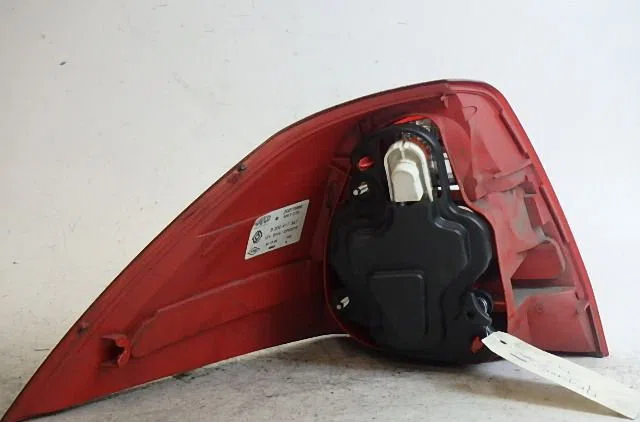 Feu arrière droit Renault MEGANE II A trois volumes (LM0-1_) 1.9 dci (2004) occasion