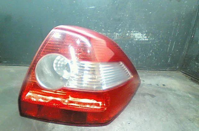 Feu arrière droit Renault MEGANE II A trois volumes (LM0-1_) 1.9 dci (lm0g, lm1g, lm2c) (2003) occasion