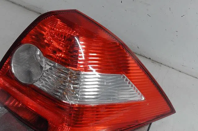Feu arrière droit Renault MEGANE II (BM0-1_, CM0-1_) 1.4 16v (bm0b, cm0b) (2002-2008) occasion