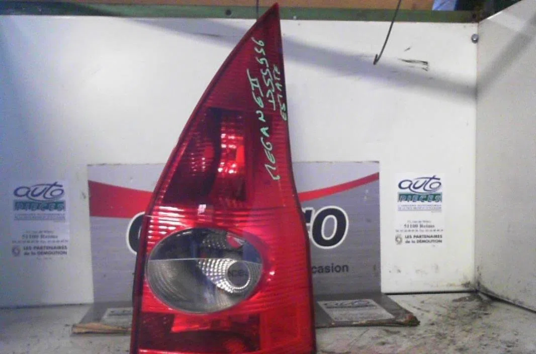 Feu arrière droit Renault MEGANE II Break (KM0-1_) 1.5 dci (km02, km13) (2004-2006) occasion