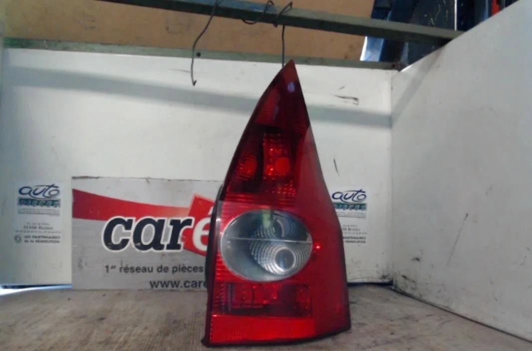 Feu arrière droit Renault MEGANE II Break (KM0-1_) 1.5 dci (km0f, km0t, km2b) (2003-2006) occasion