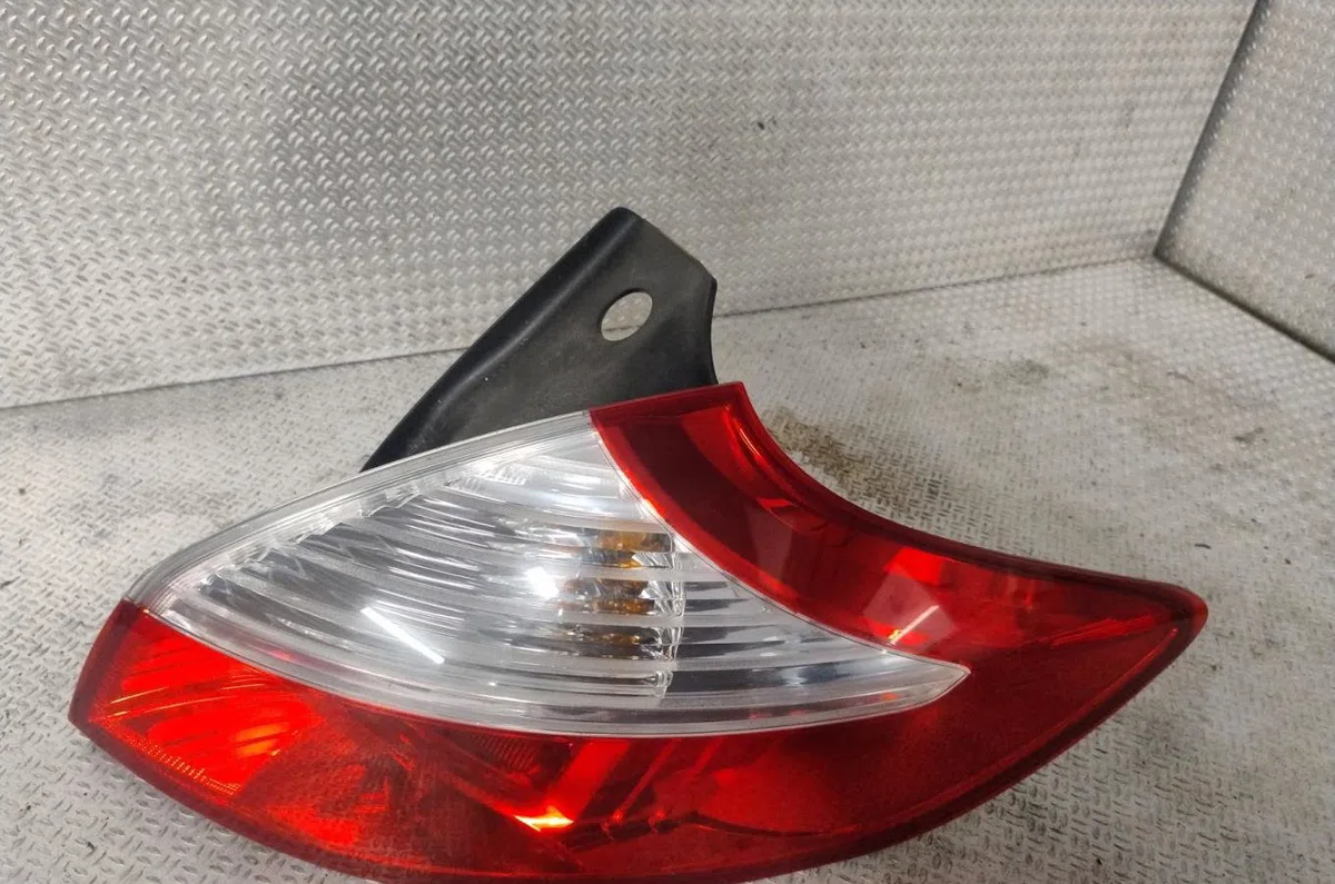 Feu arrière droit Renault MEGANE III 3-5 portes (BZ0-1_, B3_) 1.5 dci (bz1g, bz1w, bz0r) (2013-2015) 5 portes occasion