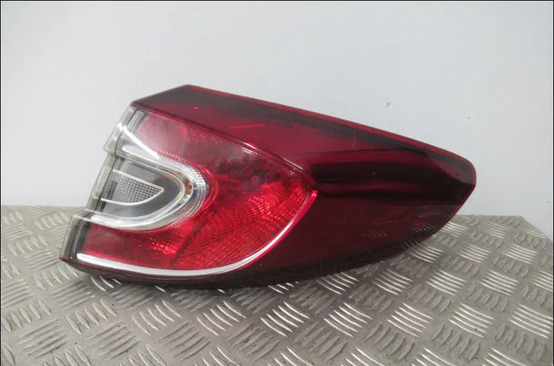 Feu arrière droit Renault MEGANE III Grandtour (KZ0-1) 1.5 dci (kz09, kz0d, kz1g, kz29, kz14, kz1w, kz10, kz1f,... (2009