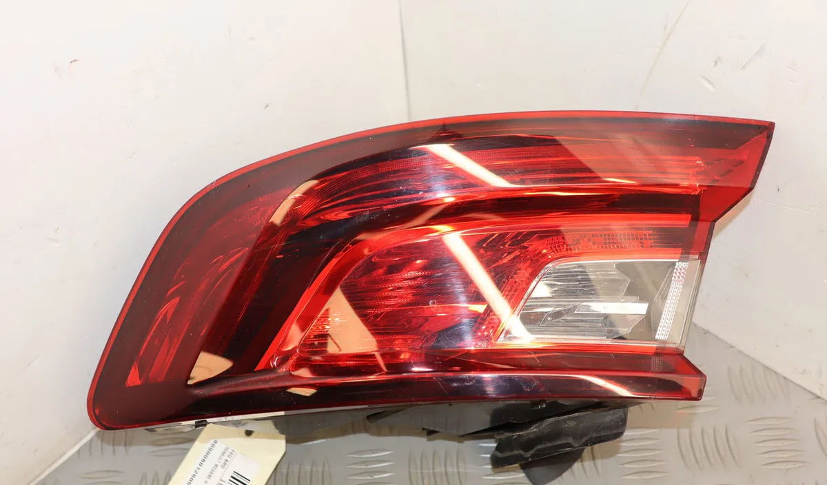 Feu arrière droit Renault MEGANE IV 3-5 portes (B9A-M-N_) 1.2 tce 100 (b9ms) (2015) occasion