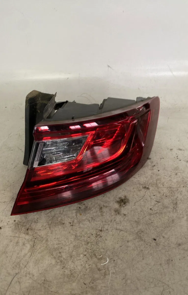 Feu arrière droit Renault MEGANE IV 3-5 portes (B9A-M-N_) 1.6 dci 165 (2015) occasion