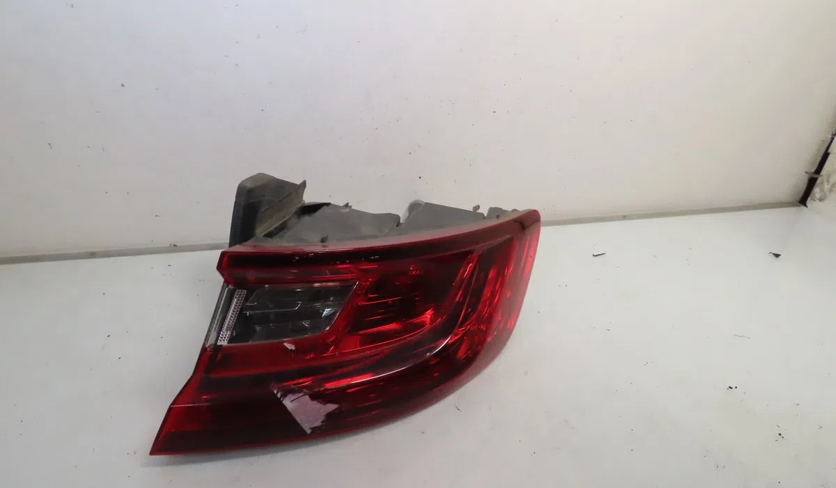 Feu arrière droit RENAULT MEGANE occasion