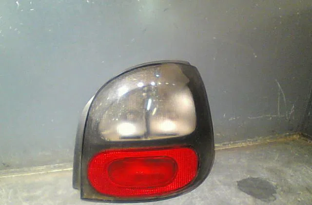 Feu arrière droit Renault MEGANE Scenic (JA0-1_) 1.9 dti (ja0n) (1997-1999) occasion