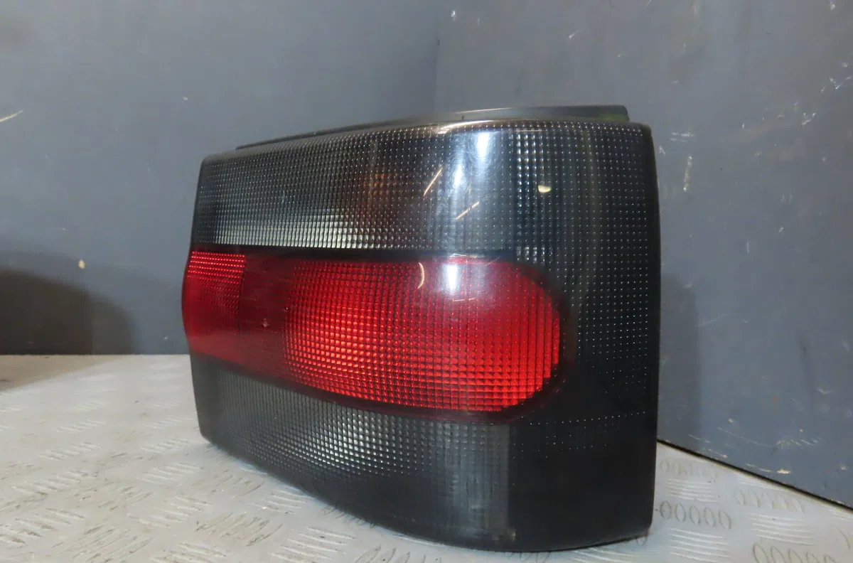 Feu arrière droit RENAULT R19 1994 occasion