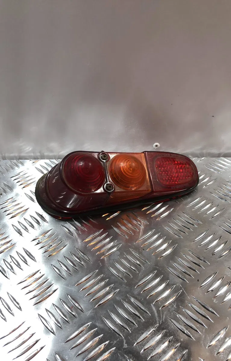 Feu arrière droit RENAULT R4 FOURGONNETTE occasion