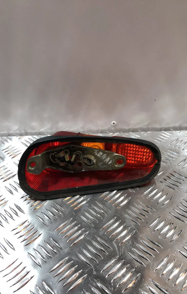 Feu arrière droit RENAULT R4 FOURGONNETTE occasion