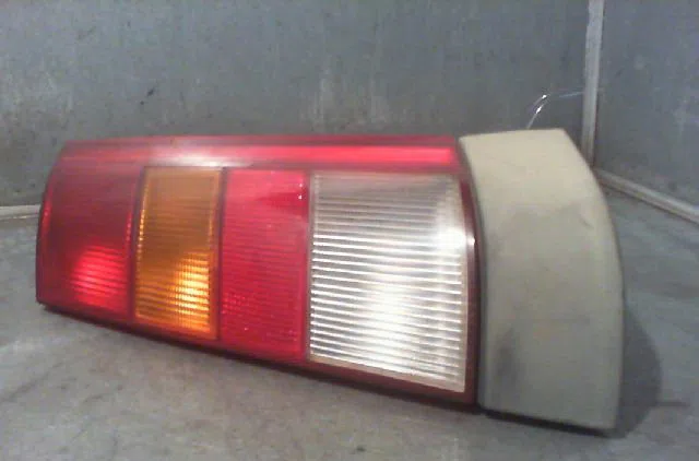 Feu arrière droit RENAULT R5 1988 occasion