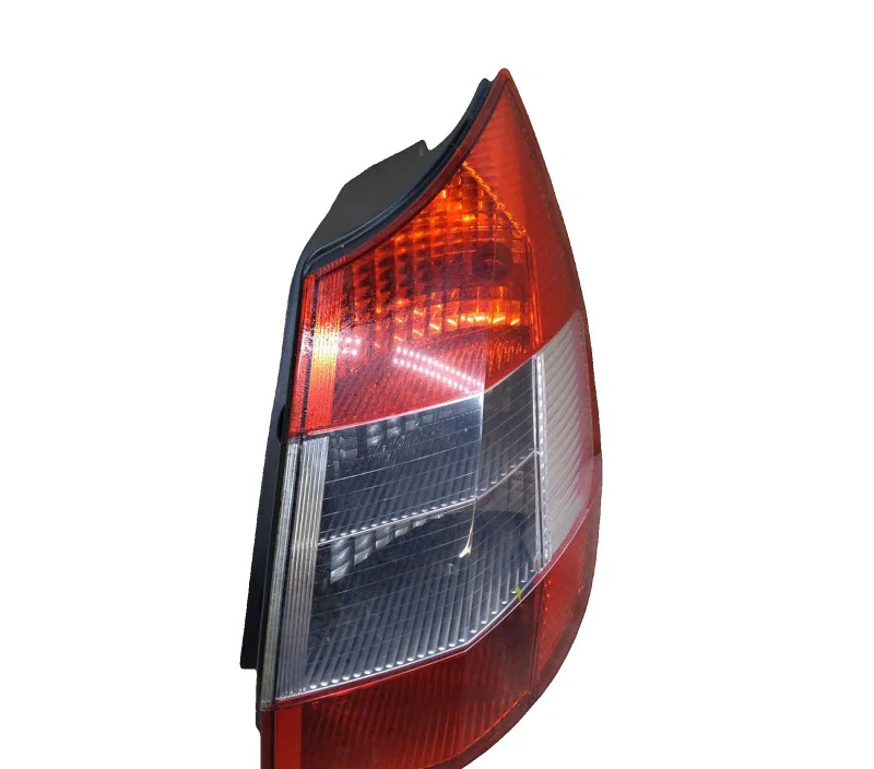 FEU ARRIERE DROIT RENAULT SCENIC I 8200493375