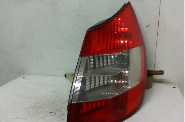 Feu arrière droit RENAULT SCENIC II  1.6i 16v occasion