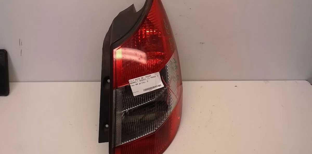 Feu arrière droit Renault SCÉNIC II (JM0-1_) 1.9 dci (jm0g, jm12, jm1g, jm2c) (2003-2006) occasion