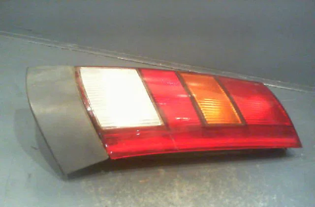 Feu arrière droit Renault SUPER 5 (B-C40_) 1.1 (b-c-401, b-c40h) (1986-1995) occasion