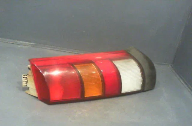Feu arrière droit Renault SUPER 5 (B-C40_) 1.4 (b-c402) (1984-1988) occasion