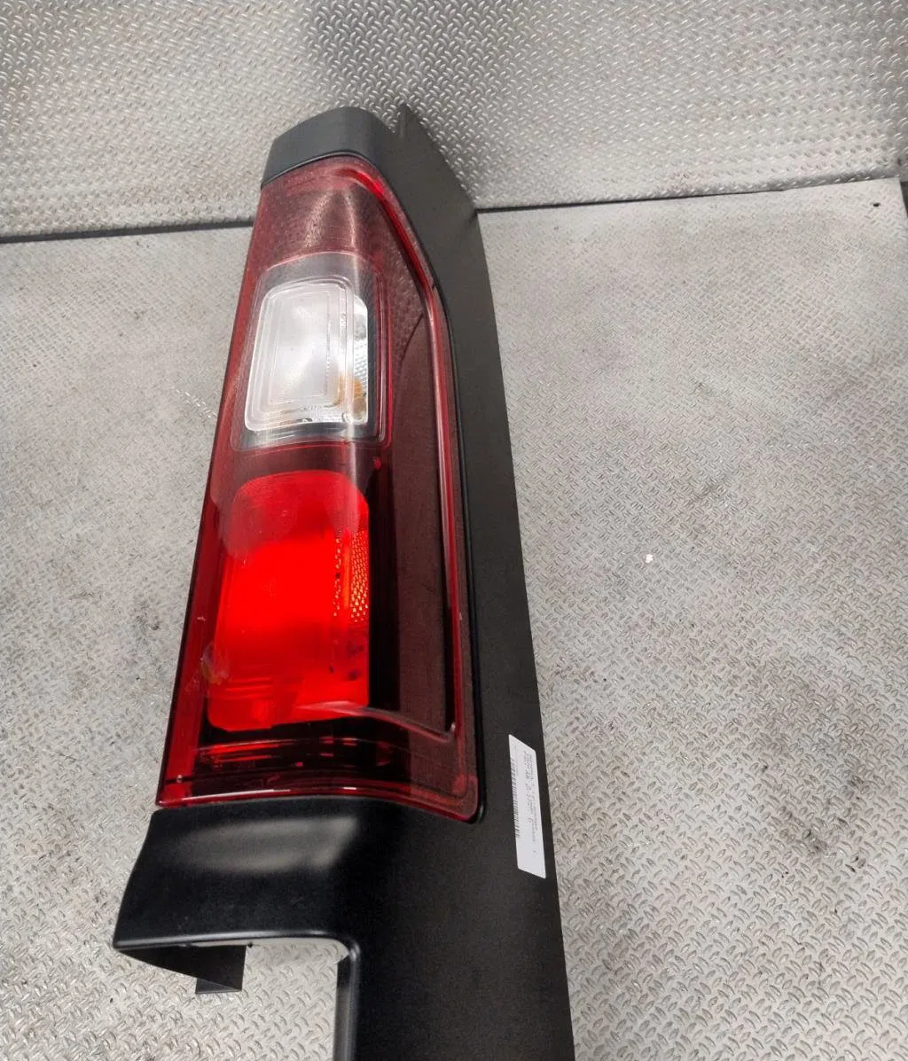Feu arrière droit RENAULT TRAFIC 3  0 occasion