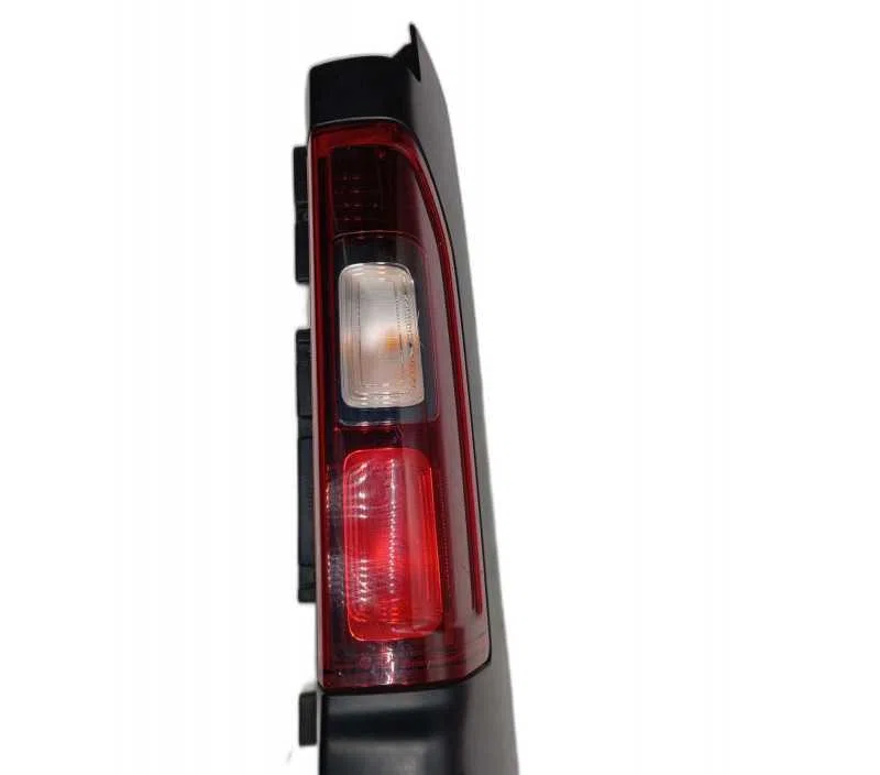 FEU ARRIERE DROIT RENAULT TRAFIC III 265504656R