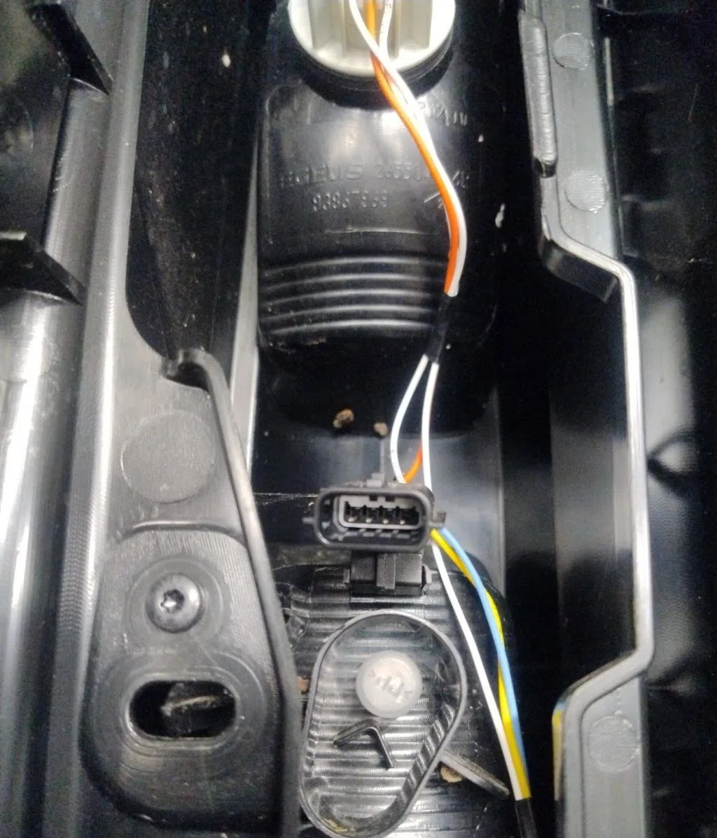 Feu arrière droit Renault TRAFIC III Camionnette (FG_) 1.6 dci 125 (fgmh) (2015) occasion