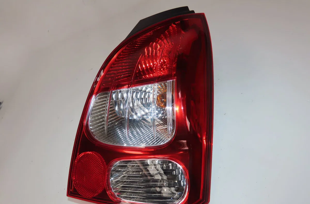 Feu arrière droit Renault TWINGO II (CN0_) 1.5 dci 75 (2010) 3 portes occasion