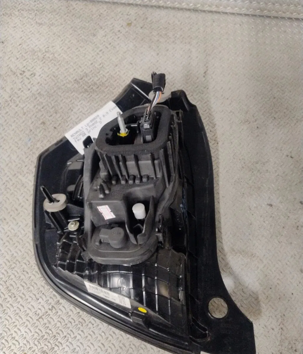 Feu arrière droit Renault TWINGO III (BCM_, BCA_) 0.9 tce 95 (2019) occasion
