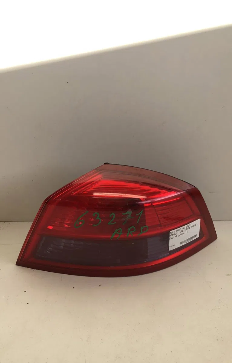 Feu arrière droit Renault VEL SATIS (BJ0_) 2.2 dci (bj0m) (2004) occasion