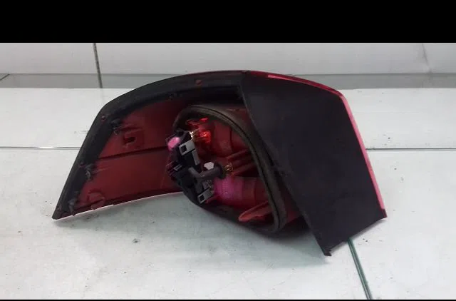 Feu arrière droit RENAULT VELSATIS occasion