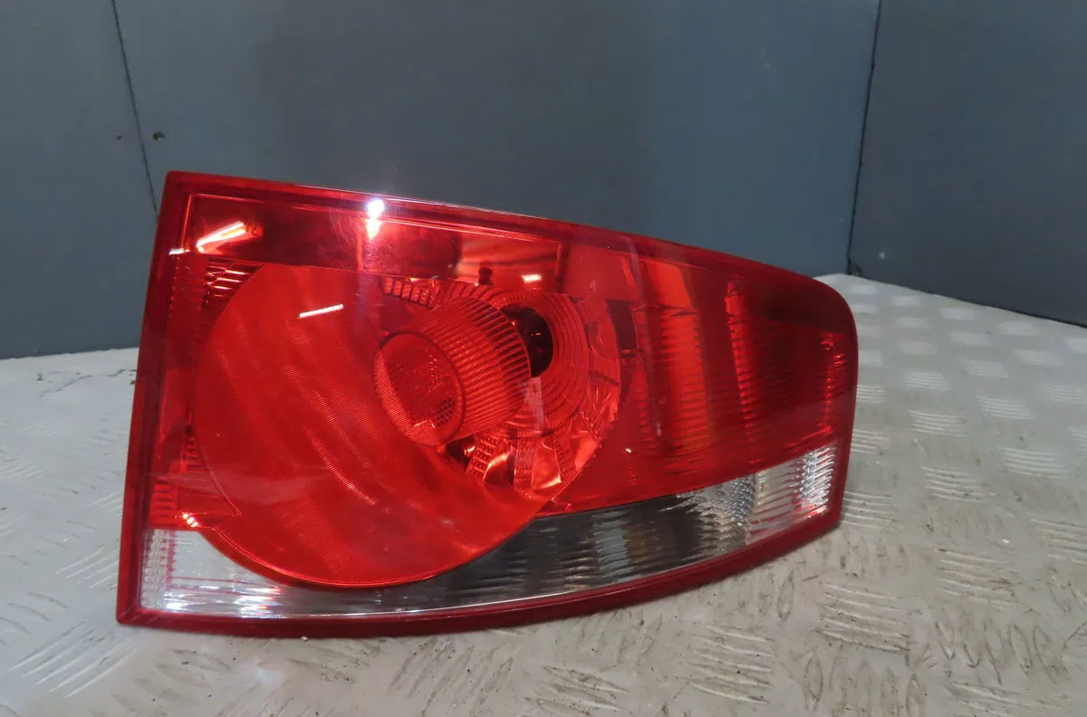 Feu arrière droit Seat ALTEA (5P1) 1.6 tdi (2009) occasion