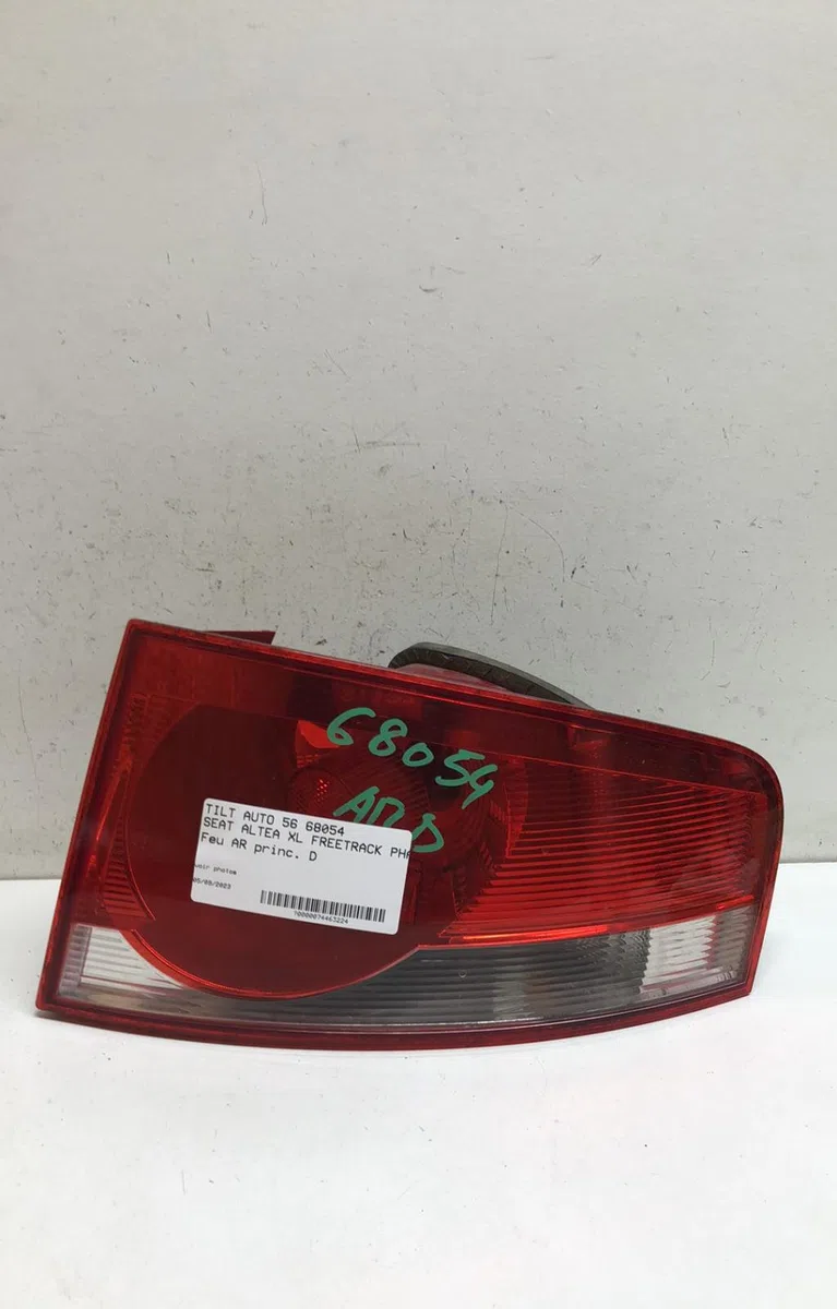 Feu arrière droit Seat ALTEA XL (5P5, 5P8) 1.6 tdi (2009) occasion