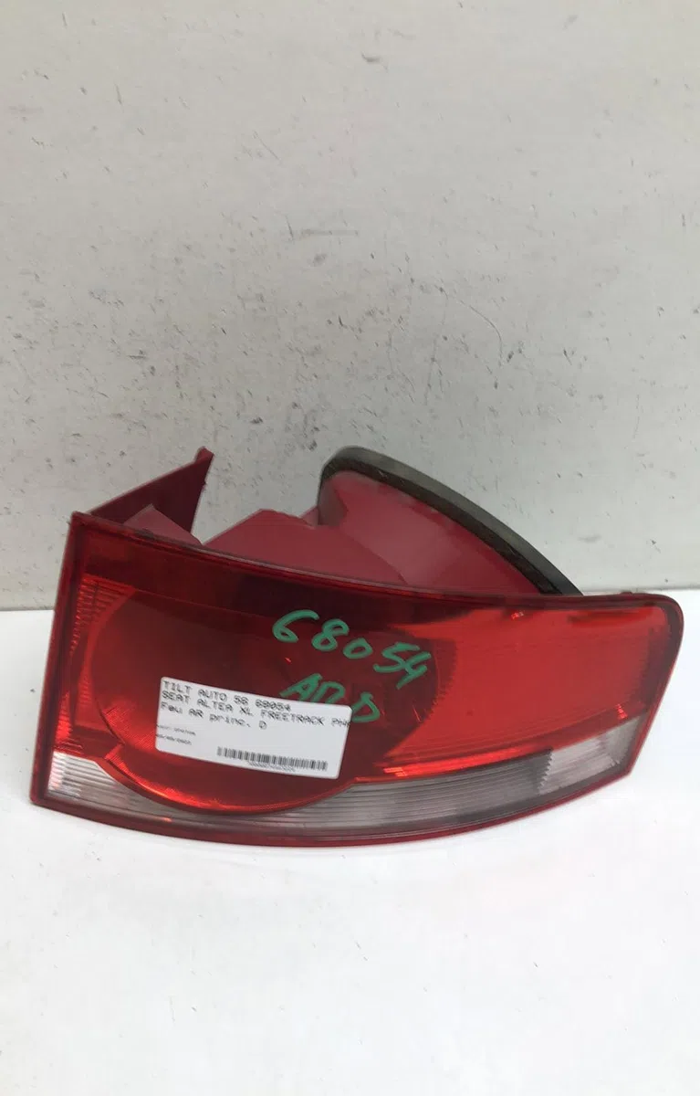 Feu arrière droit Seat ALTEA XL (5P5, 5P8) 1.6 tdi (2009) occasion