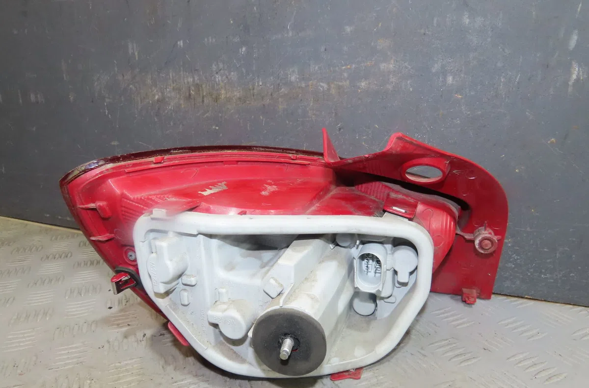 Feu arrière droit Seat IBIZA IV (6J5, 6P1) 1.2 (2009-2011) occasion