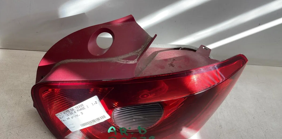 Feu arrière droit Seat IBIZA IV (6J5, 6P1) 1.2 tdi (2010-2015) occasion