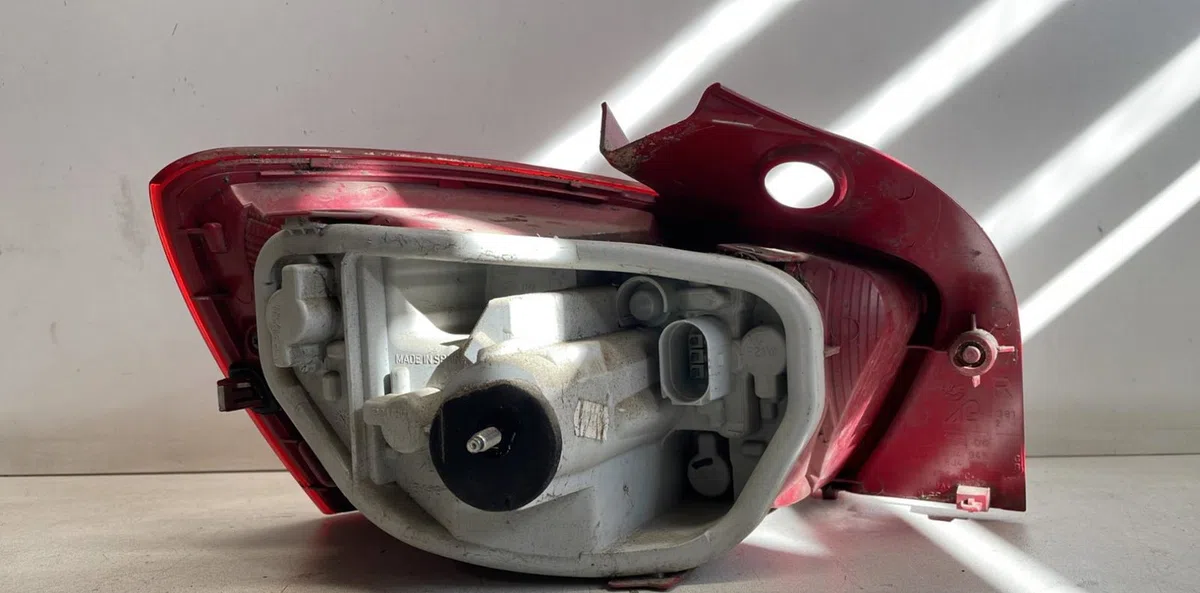 Feu arrière droit Seat IBIZA IV (6J5, 6P1) 1.2 tdi (2010-2015) occasion