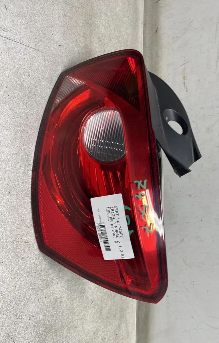 Feu arrière droit Seat IBIZA IV (6J5, 6P1) 1.2 tsi (2010-2012) 5 portes occasion